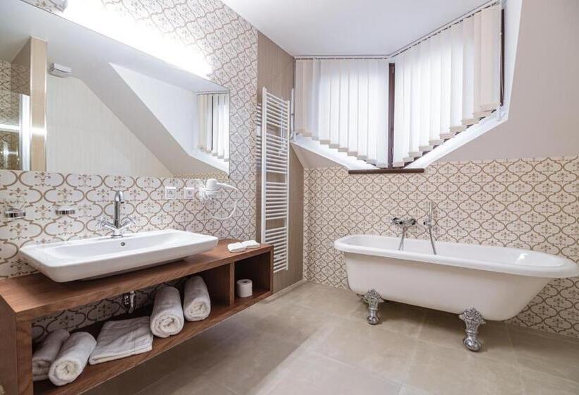 Quarto Superior, Michael S Palace