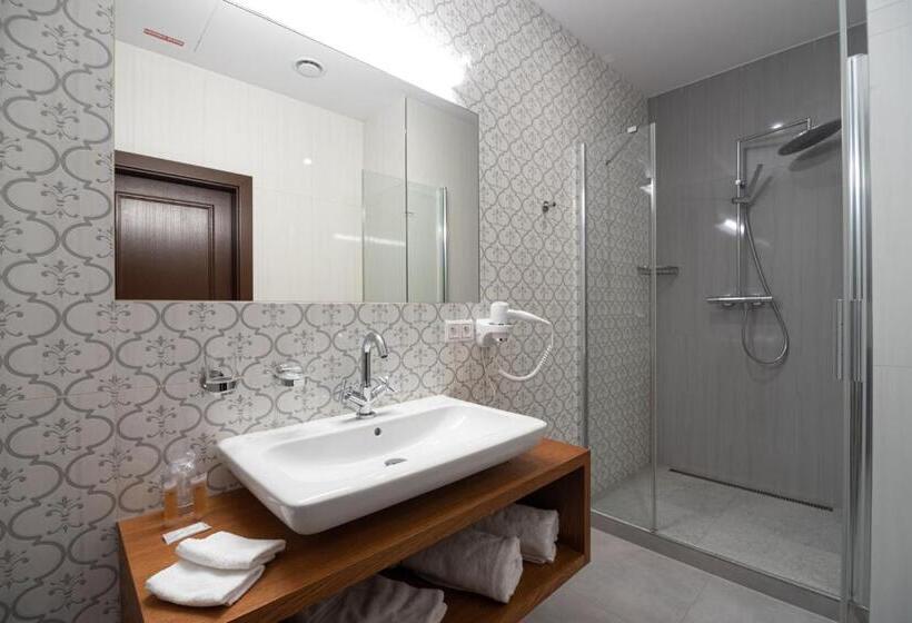 Quarto Estandar, Michael S Palace