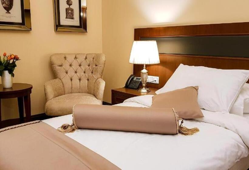 Quarto Estandar, Michael S Palace