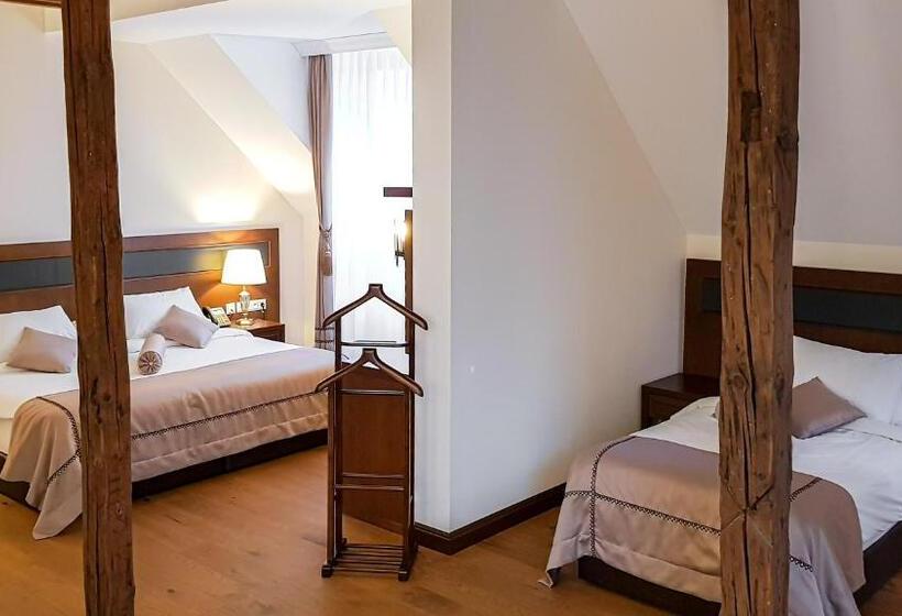 Quarto Triplo Deluxe, Michael S Palace