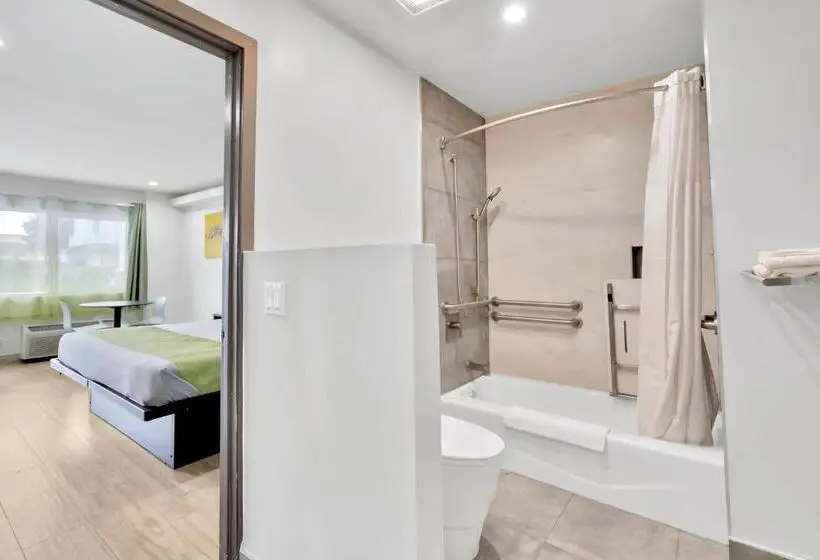 身障者適用キングサイズベッドルーム, Exclusivo Inn And Suites