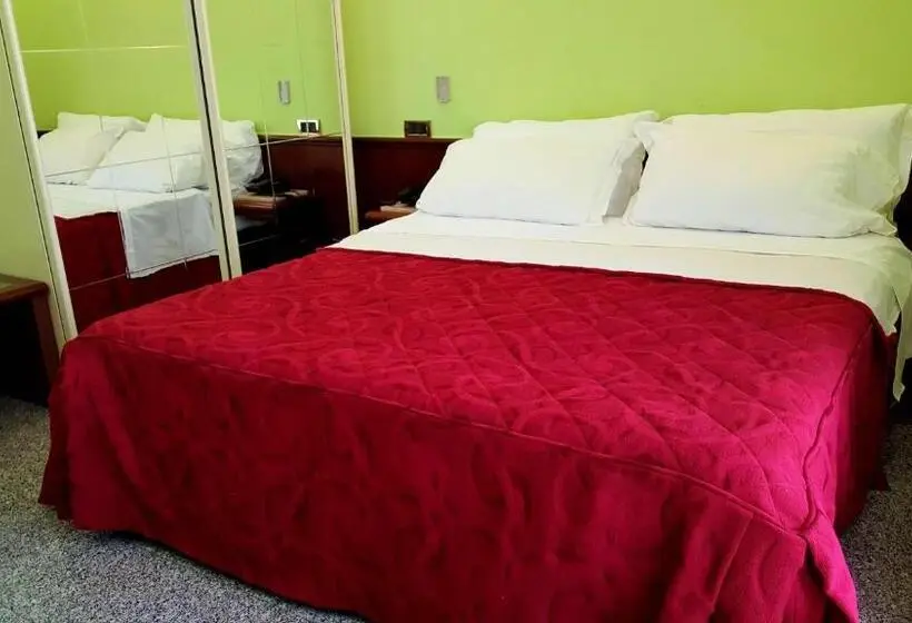 Standard-huone, Re Di Cuori