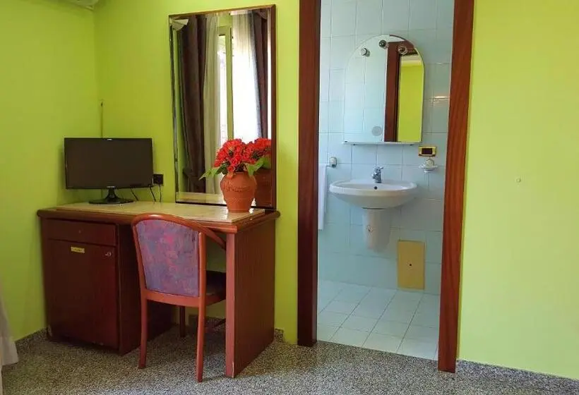 Standard Yhden Hengen Huone, Re Di Cuori