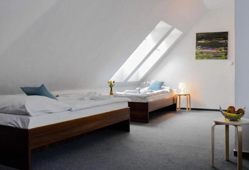 Family Suite, Vincent