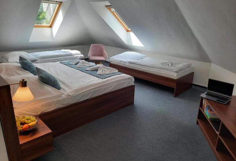 Family Suite, Vincent