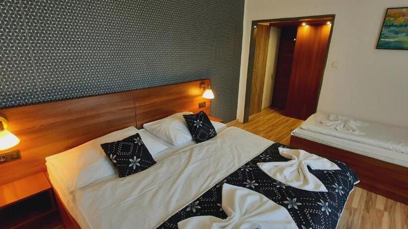 Трехместный Номер Стандарт с Балконом, Vincent