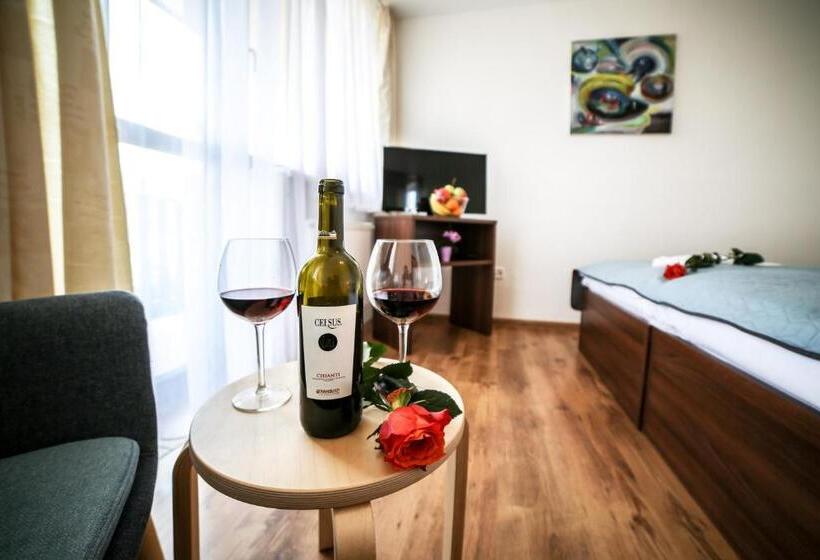 Standard Kolmen Hengen Huone Parveke, Vincent