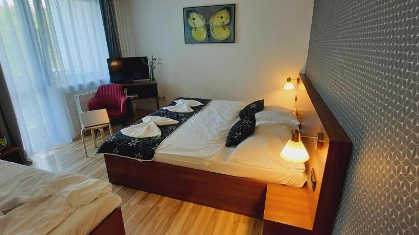 Трехместный Номер Стандарт с Балконом, Vincent