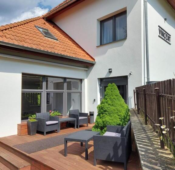 Четырехместный Номер Стандарт Вид на Сад, Vincent