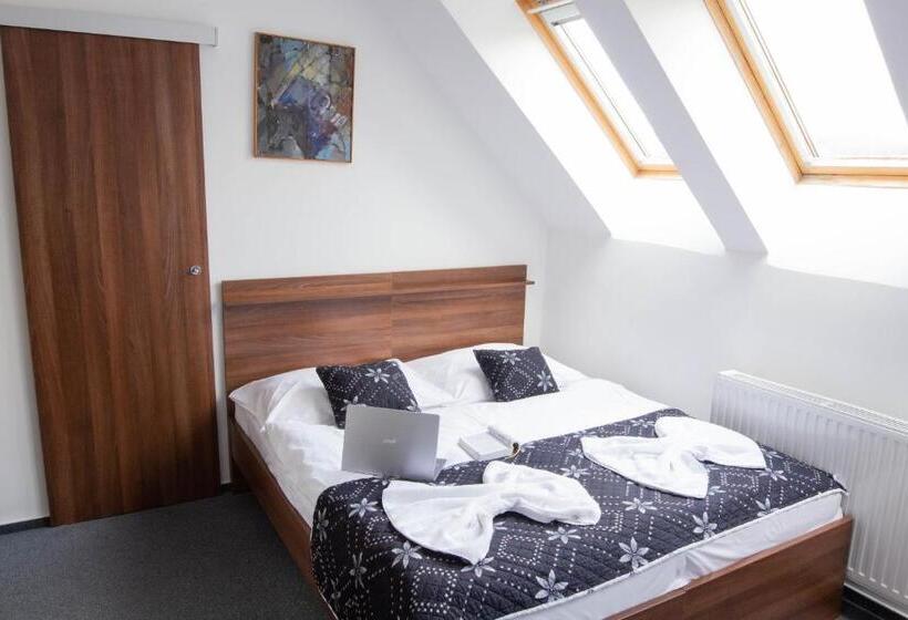 Трехместный Номер Стандарт Совместная Ванная, Vincent