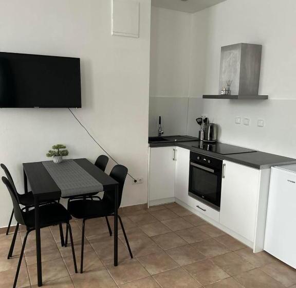 Апартаменты 1 Спальня, Vincent