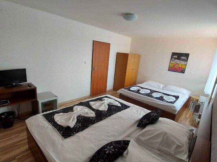 Четырехместный Номер Стандарт Вид на Сад, Vincent