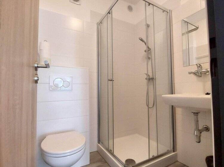 Трехместный Номер Стандарт с Балконом, Vincent