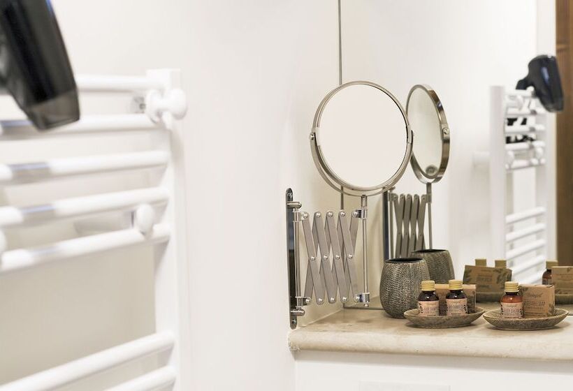سوئیت جونیور با تراس, Centosedici Rooms