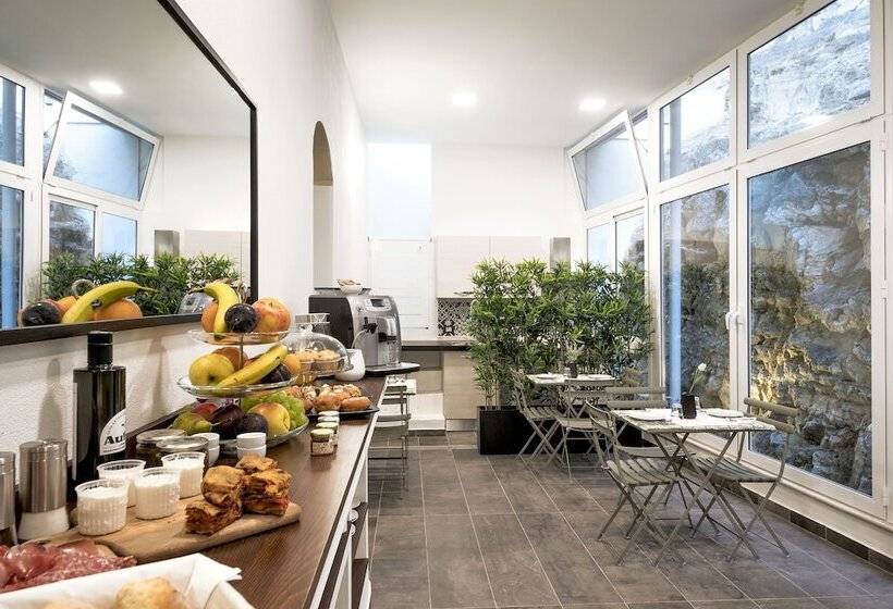 اتاق لوکس با بالکن, Centosedici Rooms