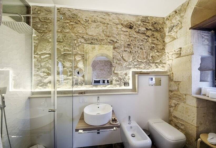 اتاق لوکس با بالکن, Centosedici Rooms