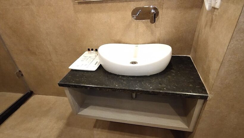 Deluxe Rum, Regent Laguna