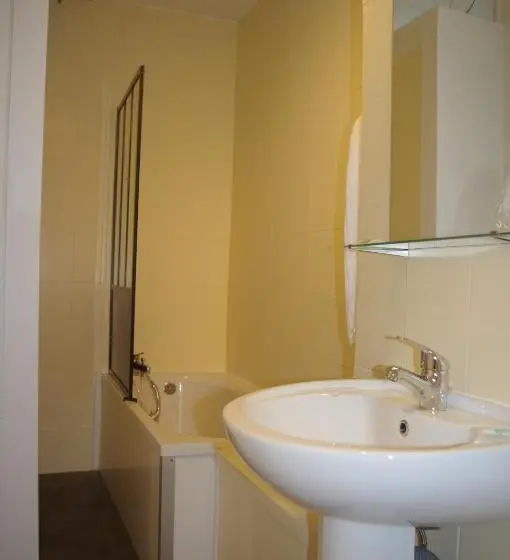 Standard Triple Room, Hôtel Rapin