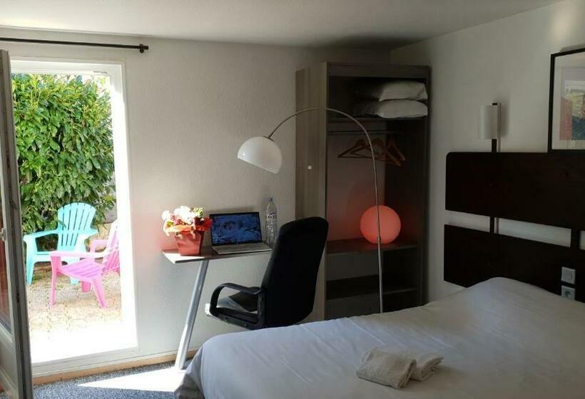 스탠다드 룸, Les Chevaliers Des Balances