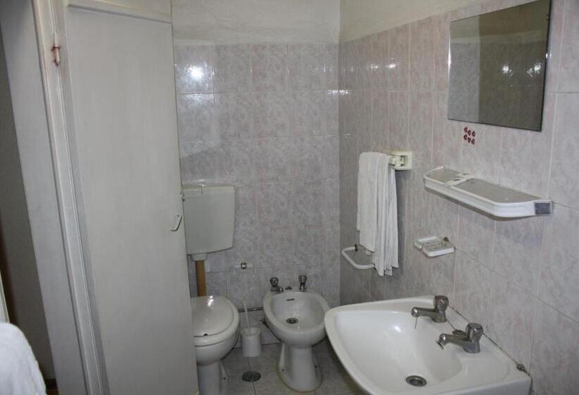اتاق استاندارد سه نفره, Pensao Residencial Estrela Do Mondego