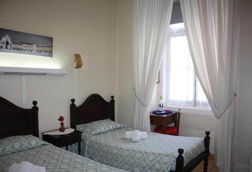 اتاق استاندارد سه نفره, Pensao Residencial Estrela Do Mondego