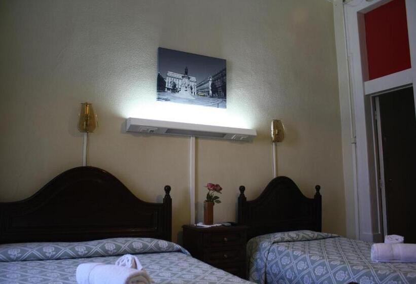 اتاق استاندارد سه نفره, Pensao Residencial Estrela Do Mondego