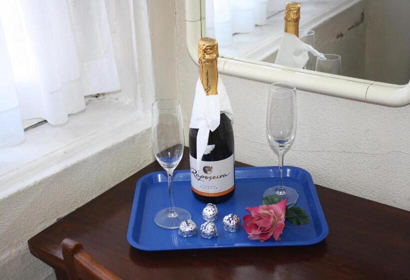 اتاق استاندارد سه نفره, Pensao Residencial Estrela Do Mondego