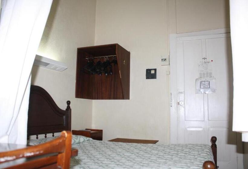 اتاق استاندارد یک نفره, Pensao Residencial Estrela Do Mondego