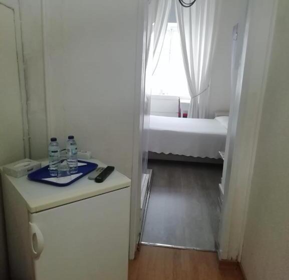 اتاق استاندارد با سرویس بهداشتی مشترک, Pensao Residencial Estrela Do Mondego