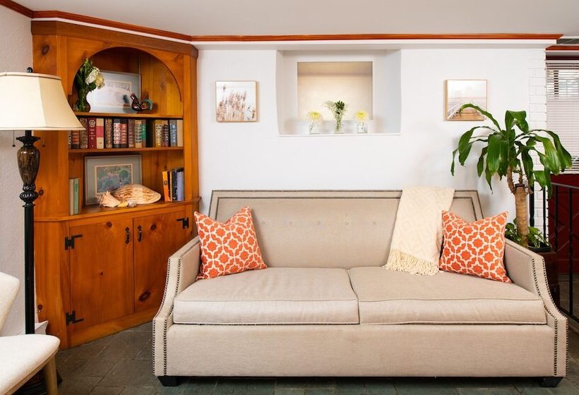 スタンダードスタジオ, America's Cup Inn Newport