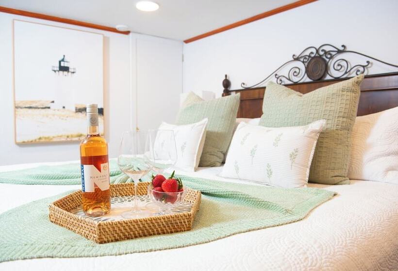 Студия Стандарт, America's Cup Inn Newport