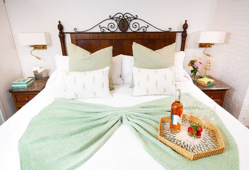 スタンダードスタジオ, America's Cup Inn Newport