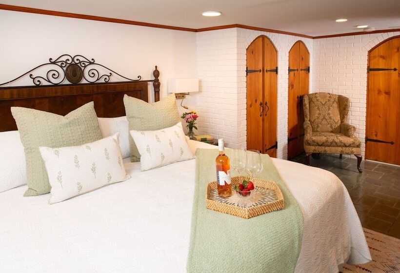 スタンダードスタジオ, America's Cup Inn Newport