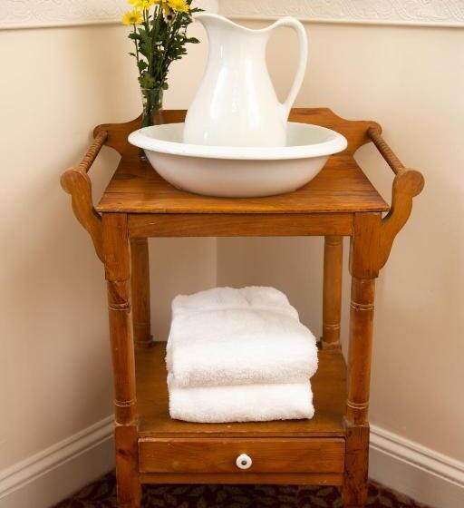 キングサイズベッドのデラックスルーム, America's Cup Inn Newport