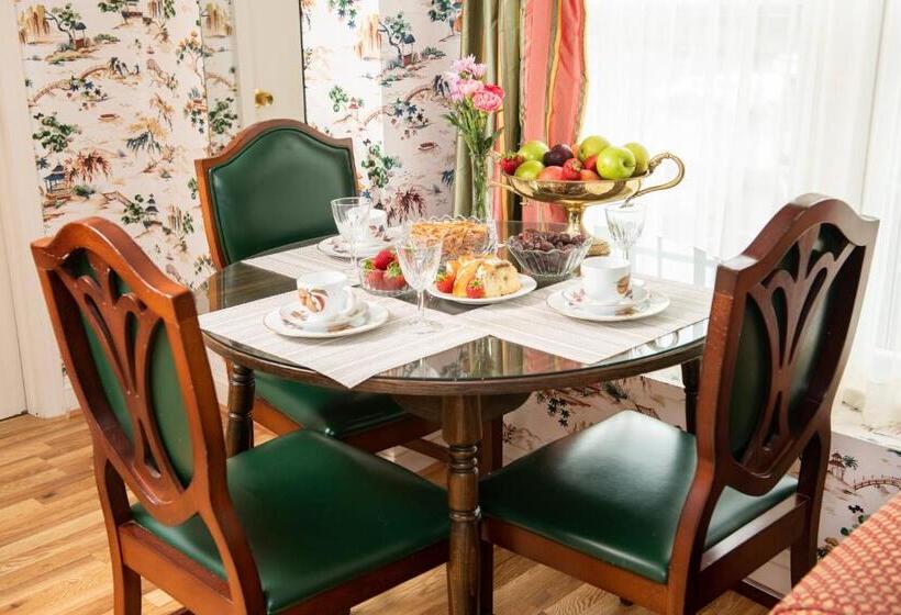 スタンダードスタジオ, America's Cup Inn Newport