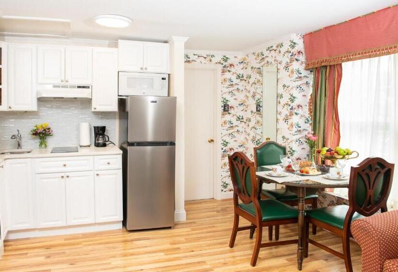 スタンダードスタジオ, America's Cup Inn Newport