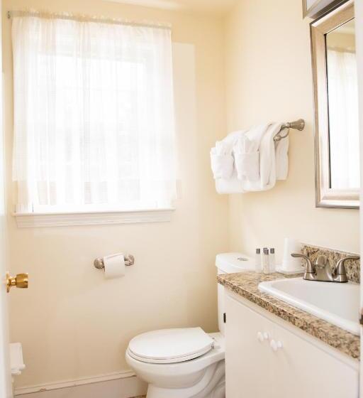 スタンダードスタジオ, America's Cup Inn Newport