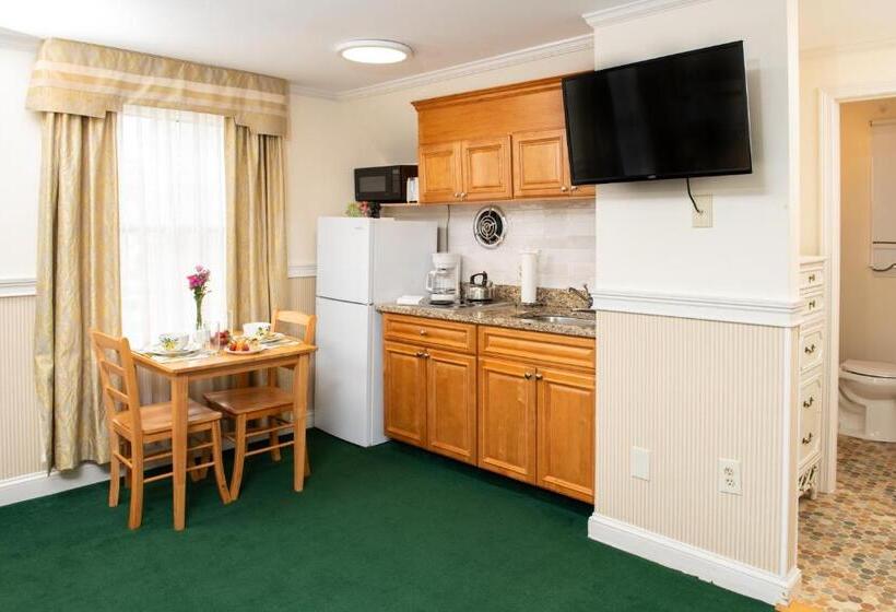 スタンダードスタジオ, America's Cup Inn Newport