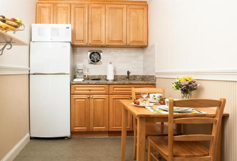 スタンダードスタジオ, America's Cup Inn Newport