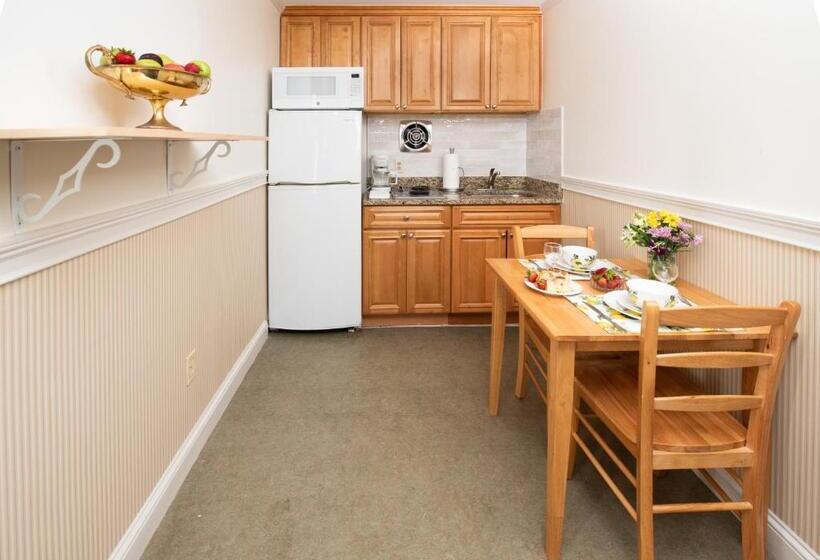 スタンダードスタジオ, America's Cup Inn Newport