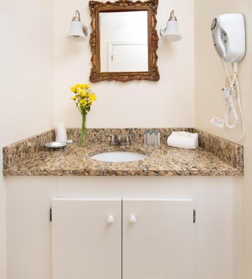 スタンダードスタジオ, America's Cup Inn Newport