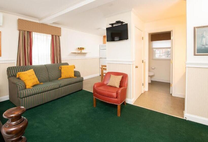 スタンダードスタジオ, America's Cup Inn Newport