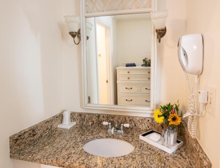 スタンダードスタジオ, America's Cup Inn Newport