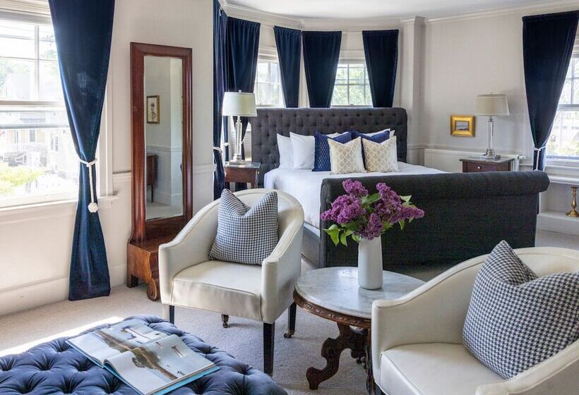 جناح, Kennebunkport Inn