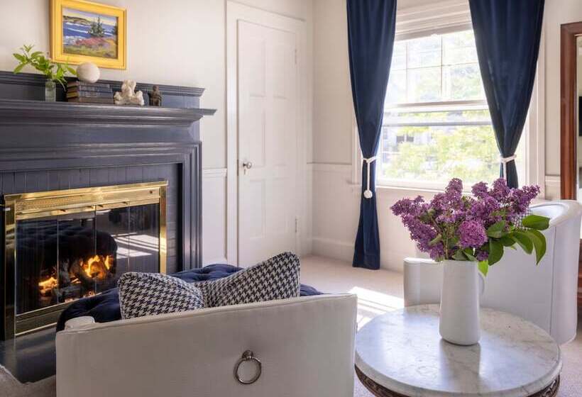 جناح, Kennebunkport Inn