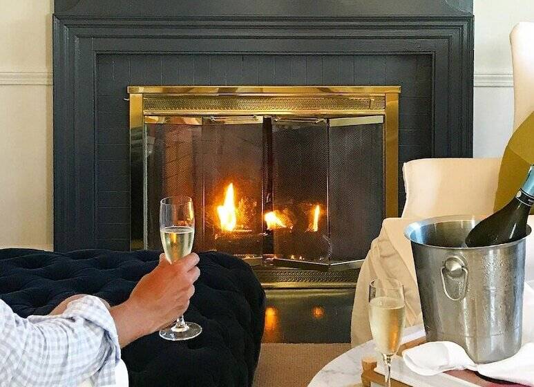 جناح, Kennebunkport Inn