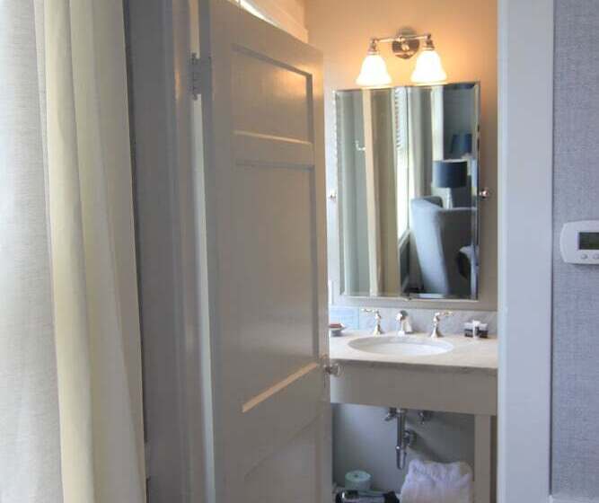 جناح, Kennebunkport Inn