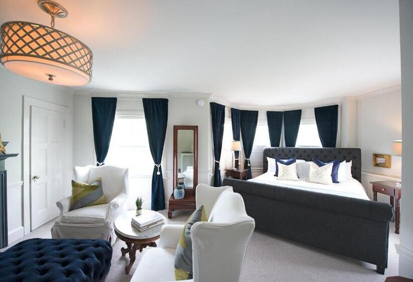 جناح, Kennebunkport Inn