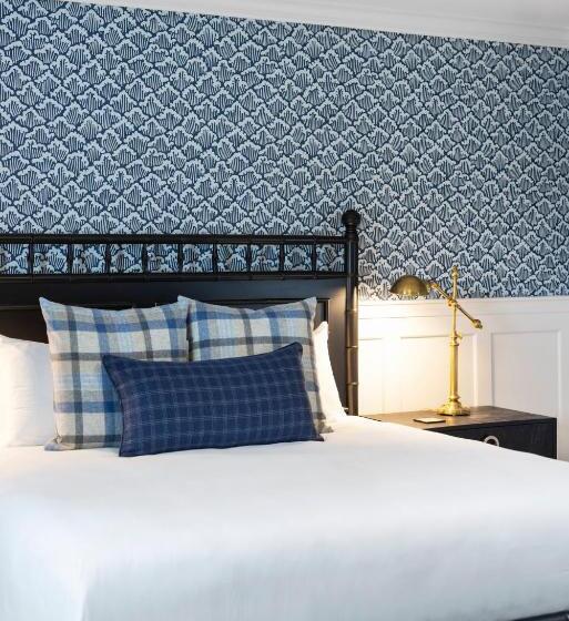 جناح, Kennebunkport Inn