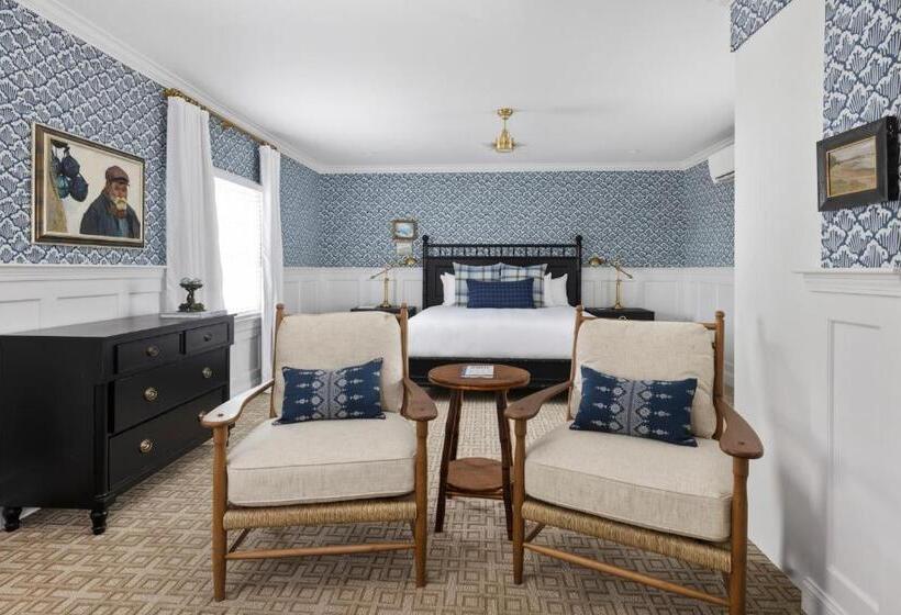 جناح, Kennebunkport Inn